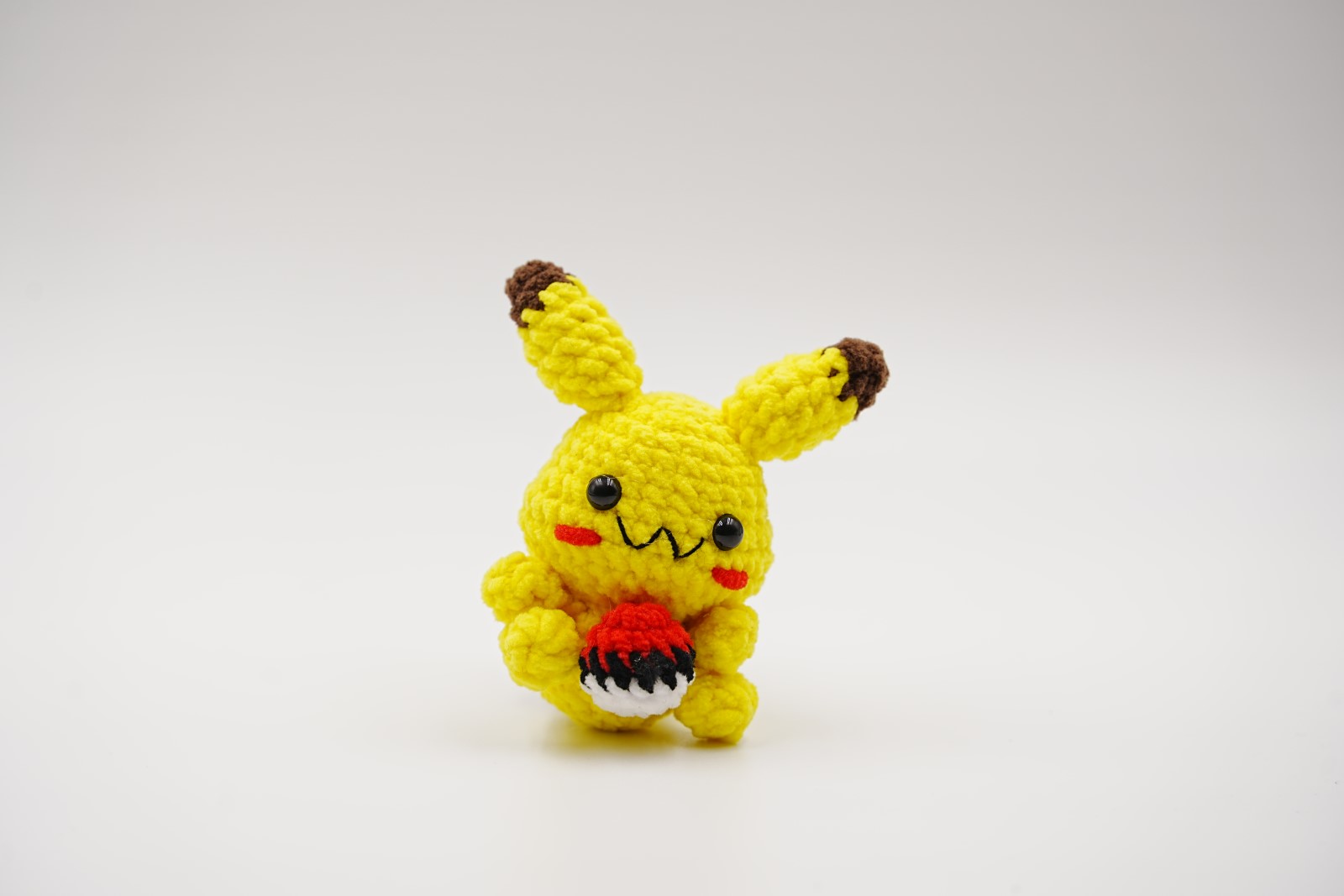 crochet-animation-039 Mini Yellow Spark Buddy - Image 1