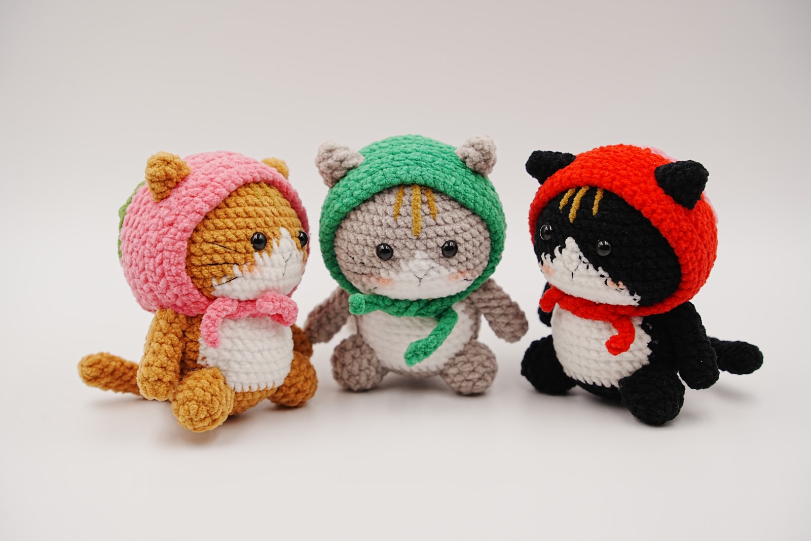 crochet-cat-018 Granny Square Kitty - Image 1
