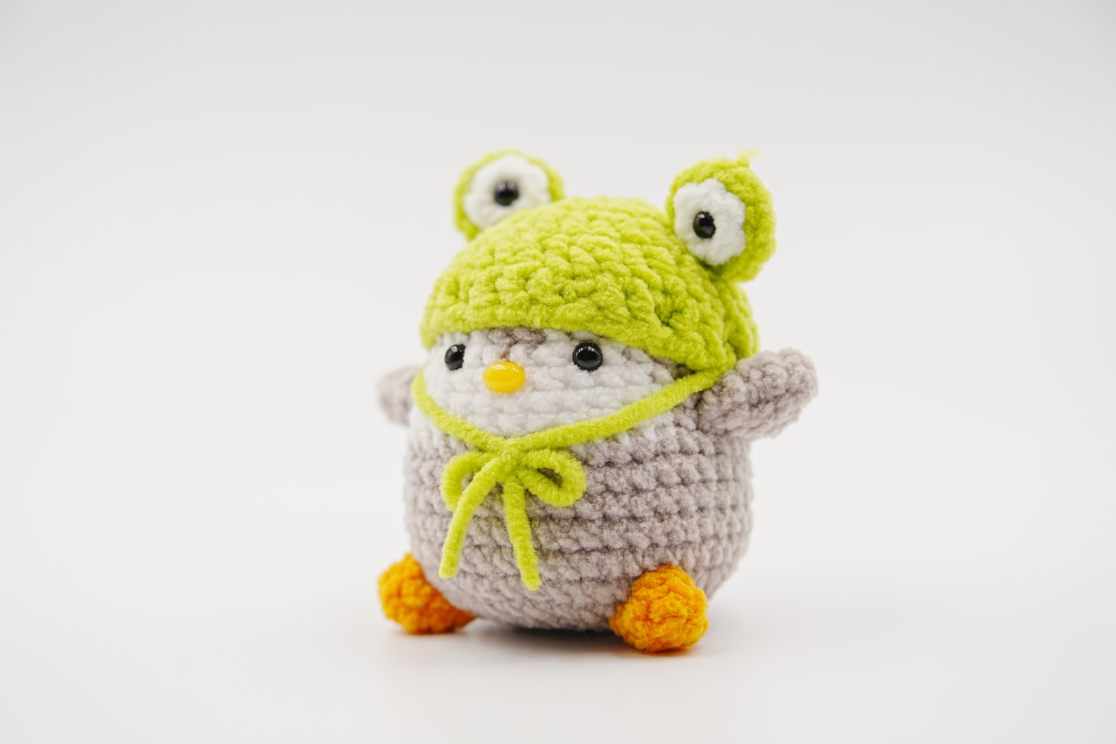 crochet-penguin-003 Frog Hat Penguin - Image 1