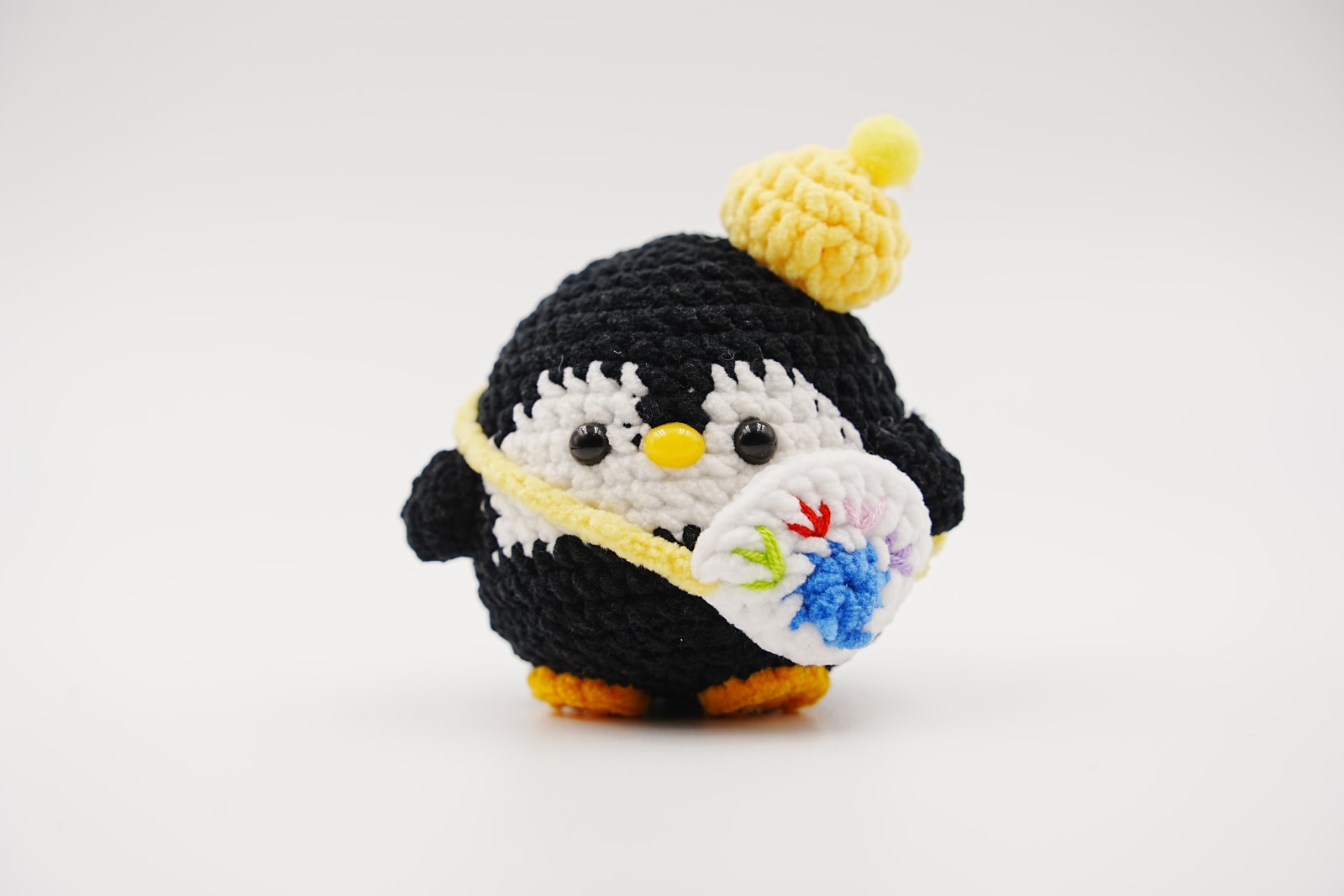 crochet-penguin-016 Painter Penguin - Image 1