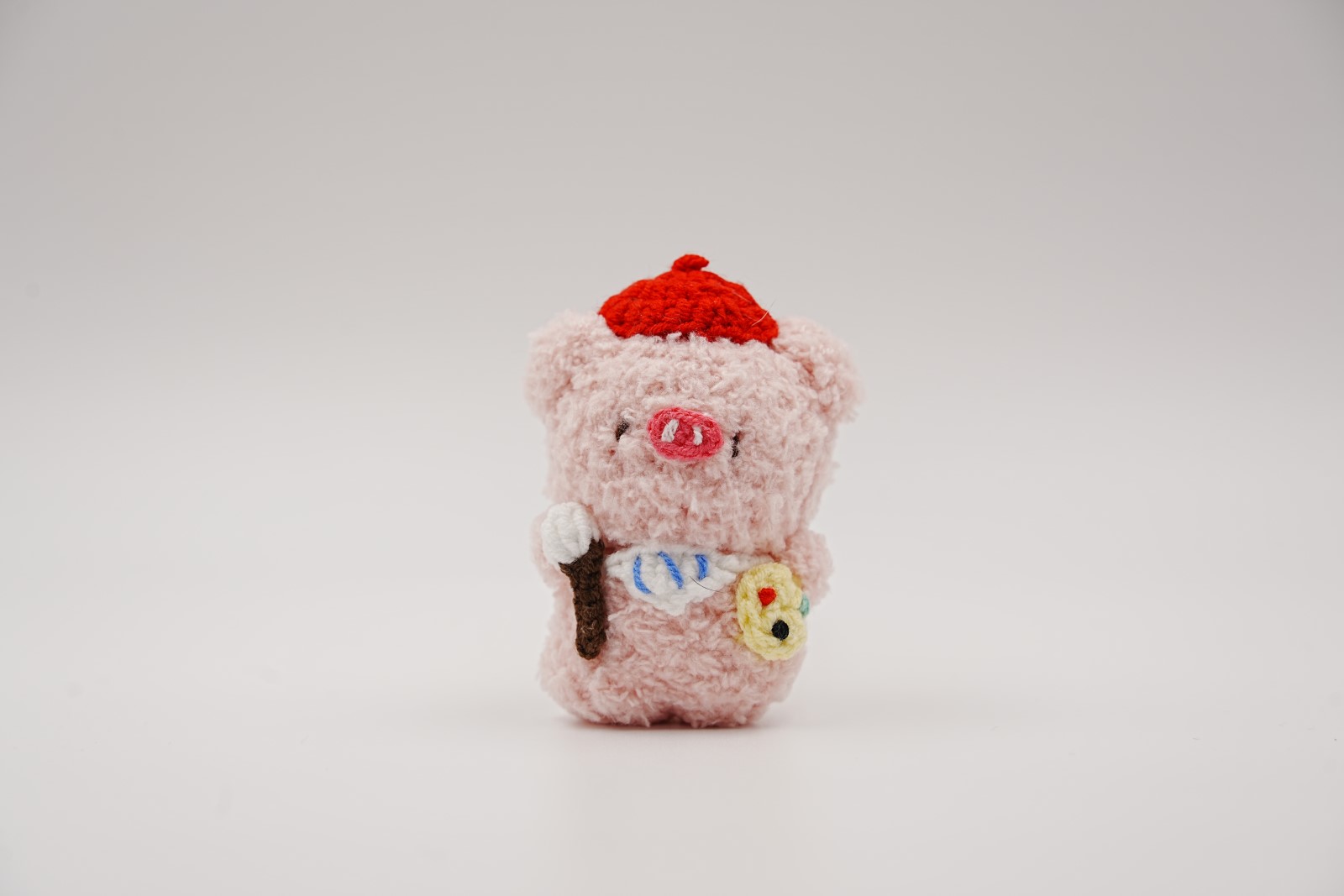 crochet-pig-028 Painter Pig - Image 1