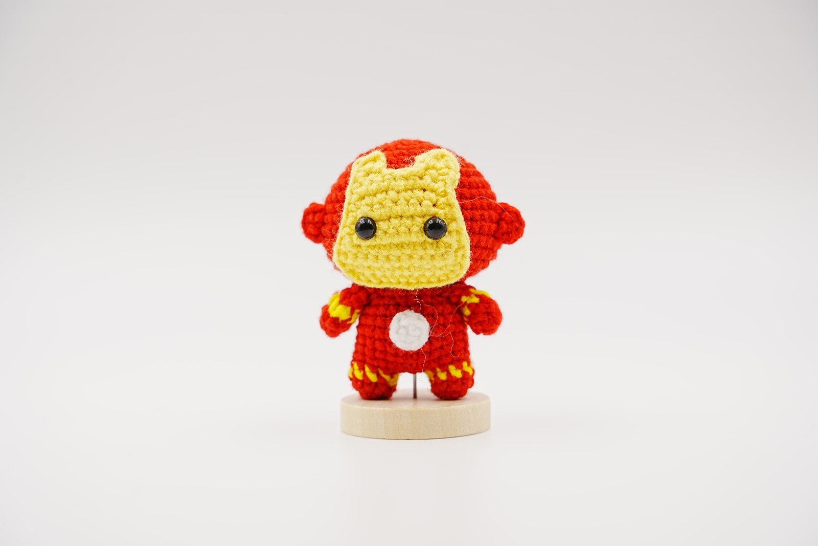 crochet-superhero-011 Red Armor Hero - Image 1