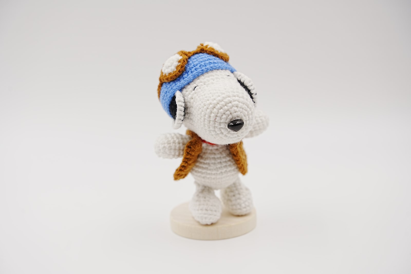 crochet-white-dog-029 Pilot Beagle - Image 1